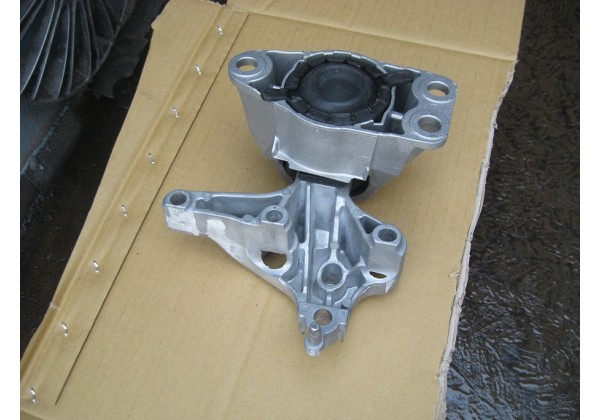 Подушка двигуна права Renault Sandero, Logan, Logan MCV, Duster 1.5 dCI, 112106262R, 8200805809